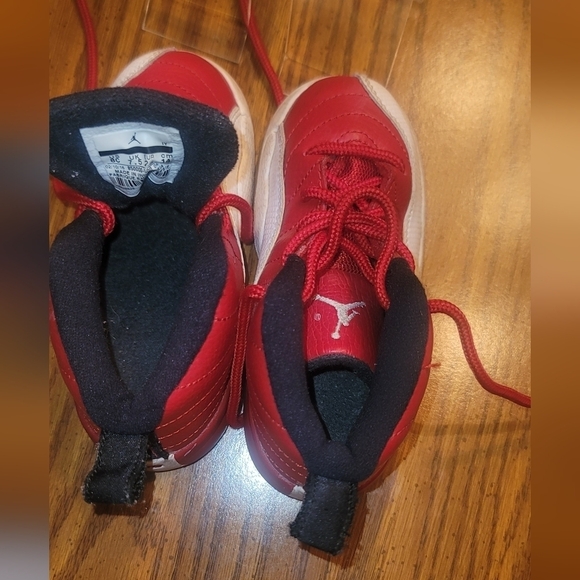 Since 8c Air Jordan Retro 12's red gym 2016. - Picture 7 of 8